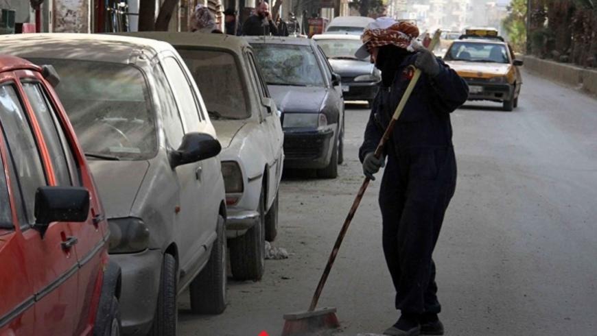 أثار قرار مجلس مدينة حماة الصادر في أواخر الشهر الحالي بتعيين 38 عاملة نظافة جدلاً واسعًا في الوسط الشعبي وبين المعنيين. وكانت هذه المرة الأولى التي يتم فيها تعيين عاملات نظافة في المدينة، حيث نجحن في المسابقة المركزية للعام الماضي التي جرت من قبل وزارة التنمية الإدارية.