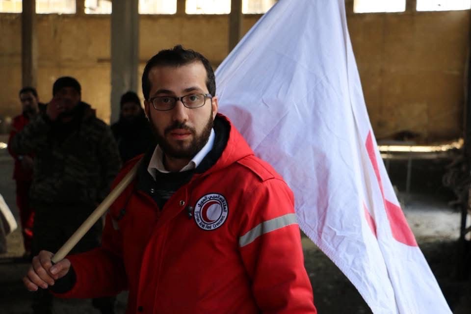المعتقل مصعب خوجة، أحد متطوعي الهلال الأحمر في حلب