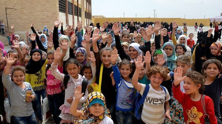 أزمة التعليم في مدينة الباب: اكتظاظ المدارس وضعف تنظيم القطاع الخاص يزيدان الضغوط على الأهالي والجهات الرسمية