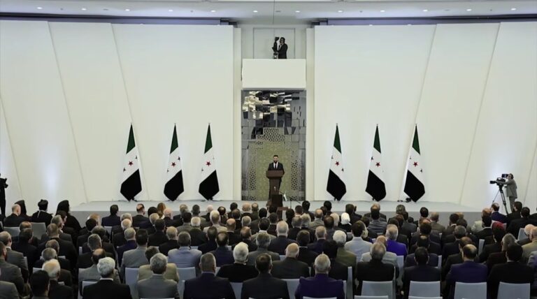 الحكومة بين إنجازات كبرى واختلالات التنسيق: عام أول يفتح أسئلة المرحلة القادمة