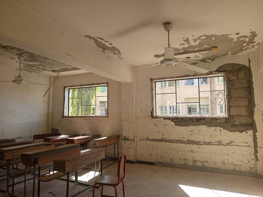 عام دراسي بلا مقاعد.. سلسلة إخفاق متواصلة في مدارس دير الزور والشرق السوري